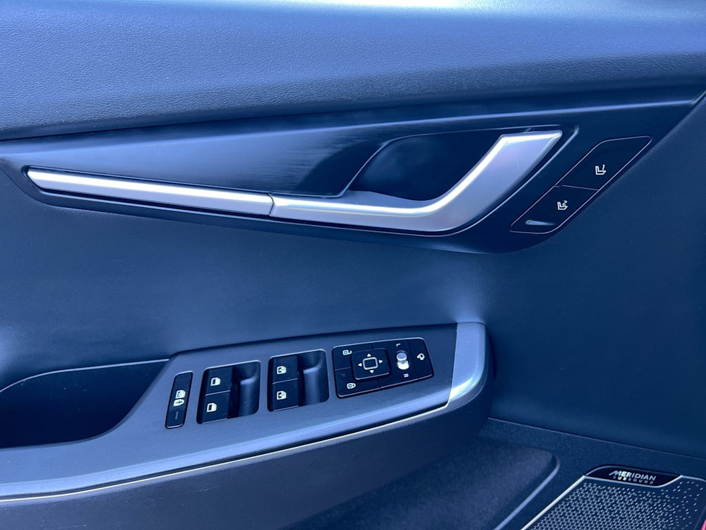 Thumbnail: 2022 Kia EV6 - 19