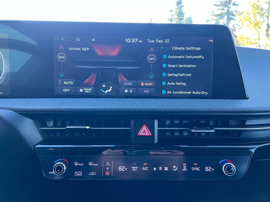 Thumbnail: 2022 Kia EV6 - 22