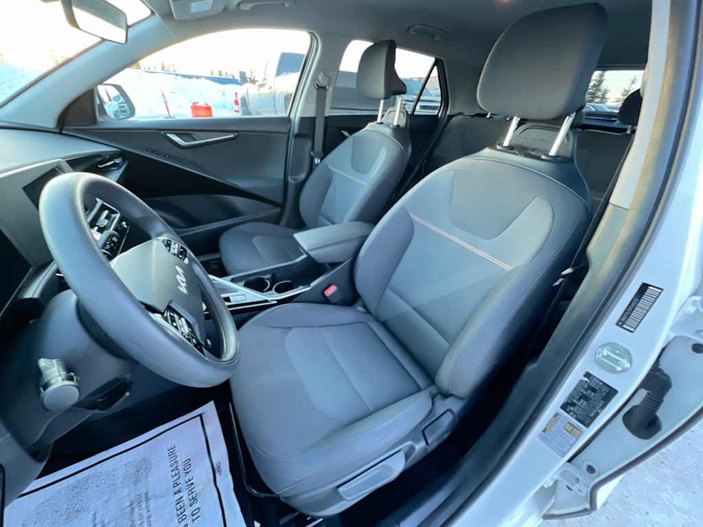 Thumbnail: 2024 Kia Niro - 8