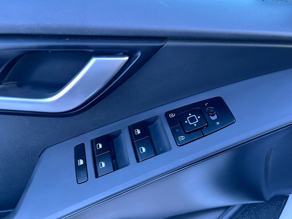 Thumbnail: 2024 Kia Niro - 21