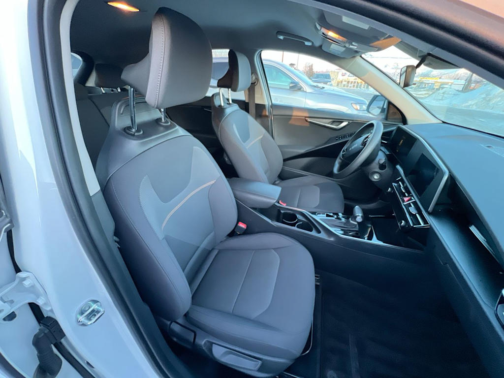 Thumbnail: 2024 Kia Niro - 9