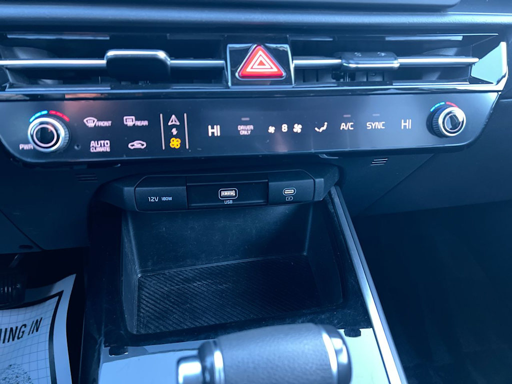 Thumbnail: 2024 Kia Niro - 24