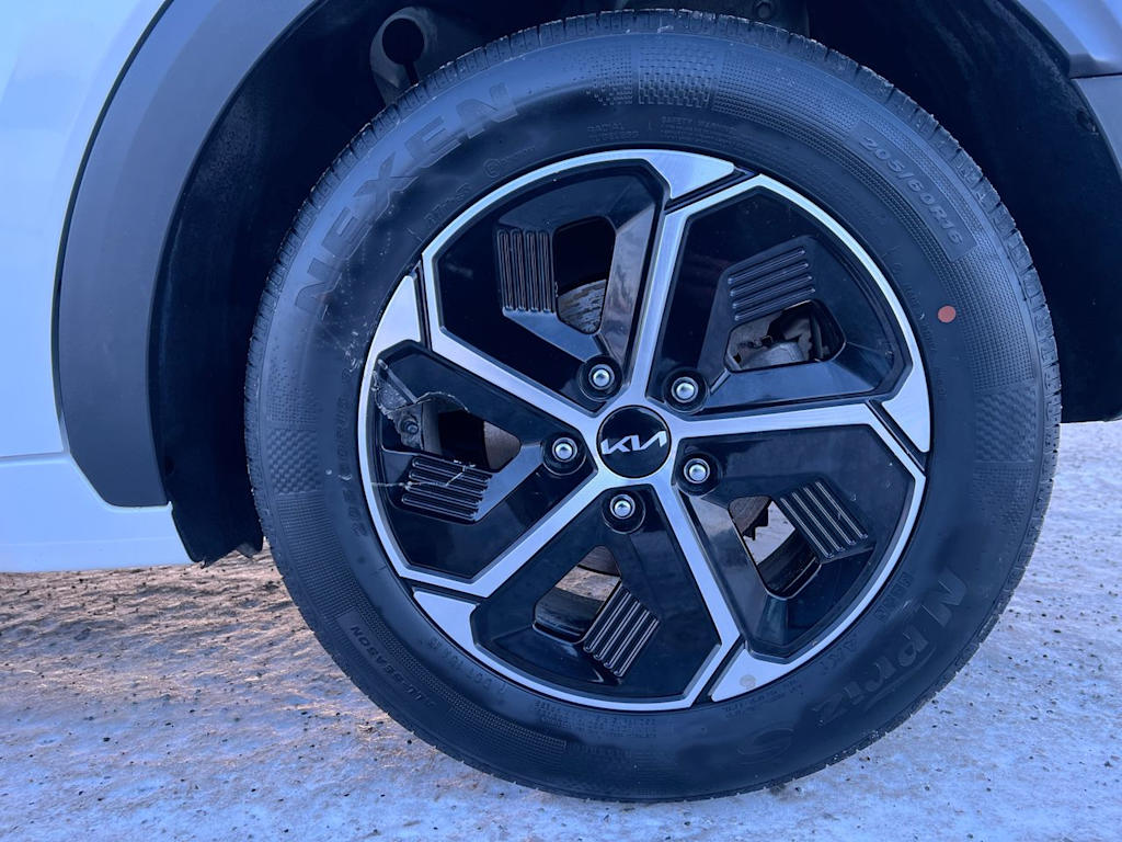 Thumbnail: 2024 Kia Niro - 7