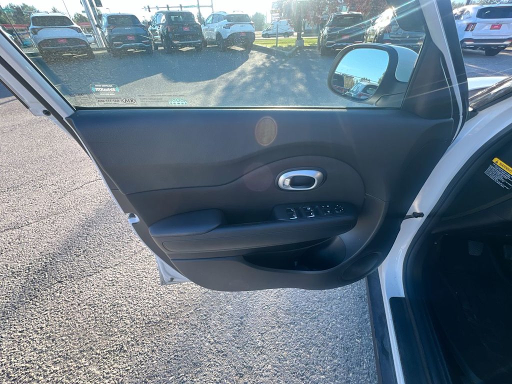 Thumbnail: 2017 Kia Soul - 21