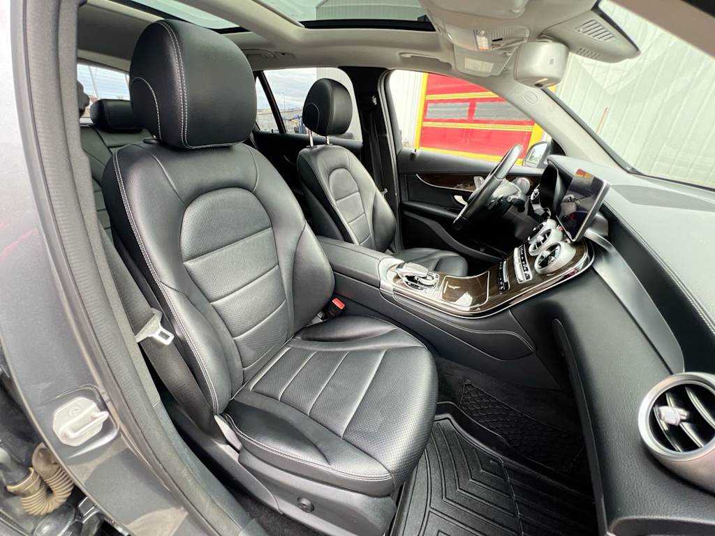 Thumbnail: 2016 Mercedes-Benz GLC - 9