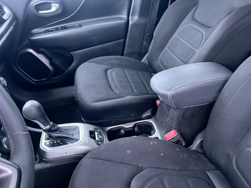 Thumbnail: 2022 Jeep Renegade - 10