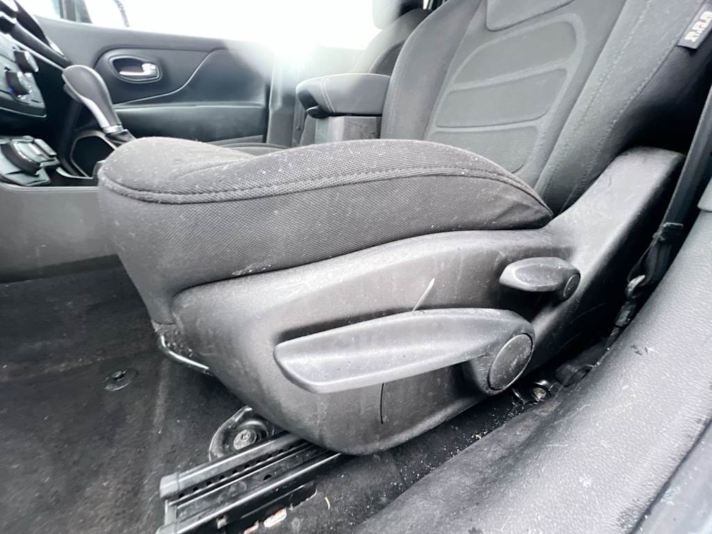 Thumbnail: 2022 Jeep Renegade - 20