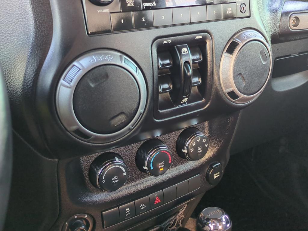 Thumbnail: 2017 Jeep Wrangler - 25