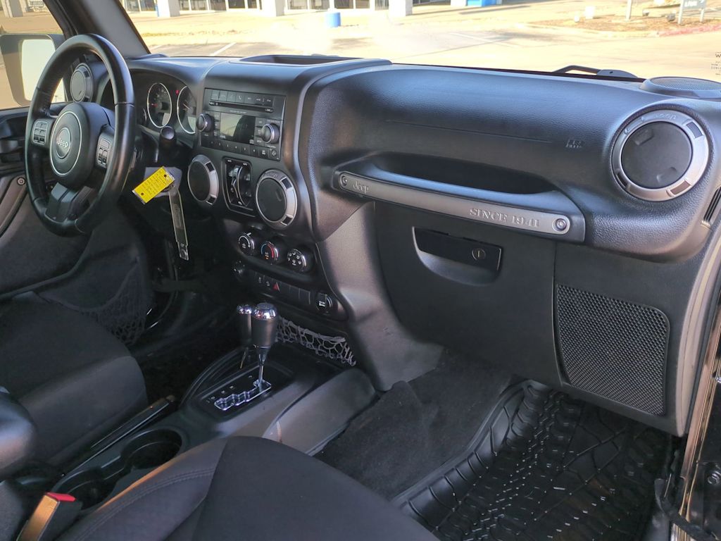 Thumbnail: 2017 Jeep Wrangler - 14