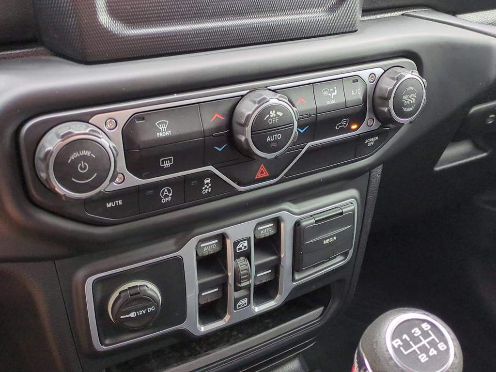 Thumbnail: 2018 Jeep Wrangler - 27