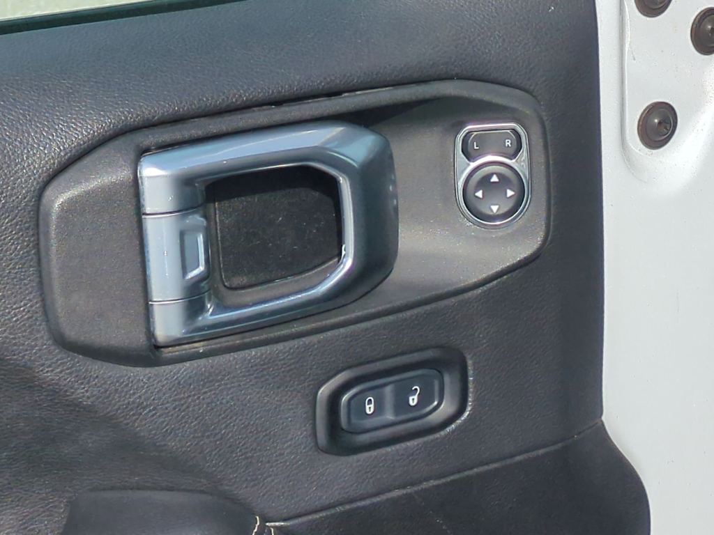 Thumbnail: 2022 Jeep Wrangler - 31