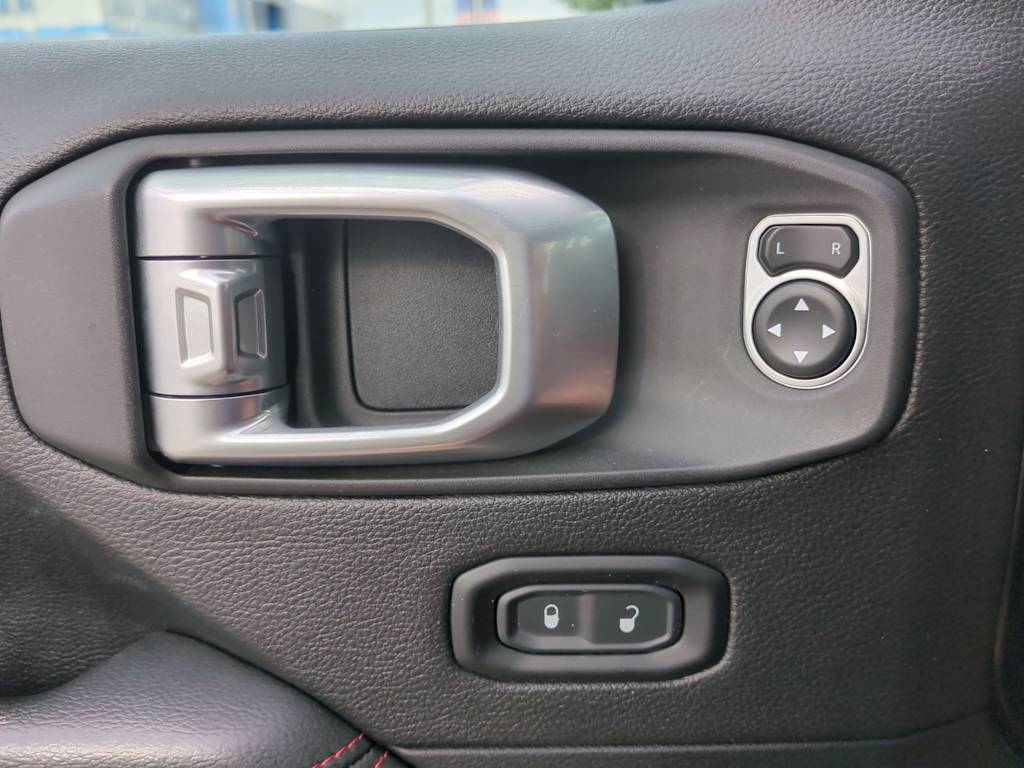 Thumbnail: 2020 Jeep Wrangler - 31