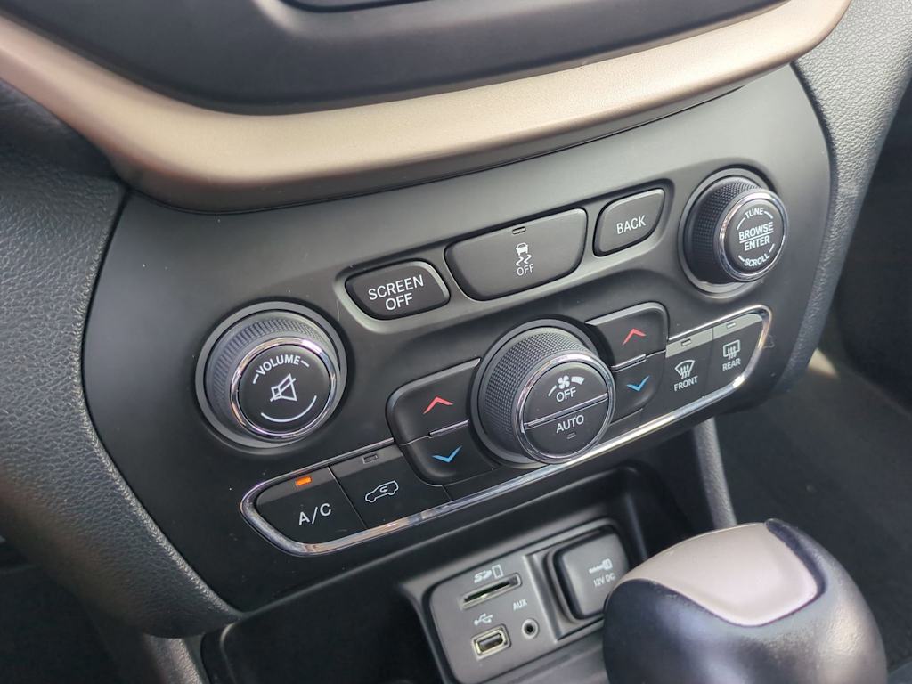 Thumbnail: 2016 Jeep Cherokee - 26