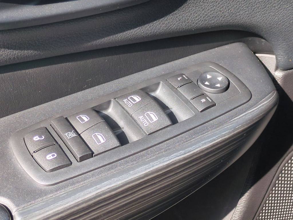 Thumbnail: 2016 Jeep Cherokee - 30