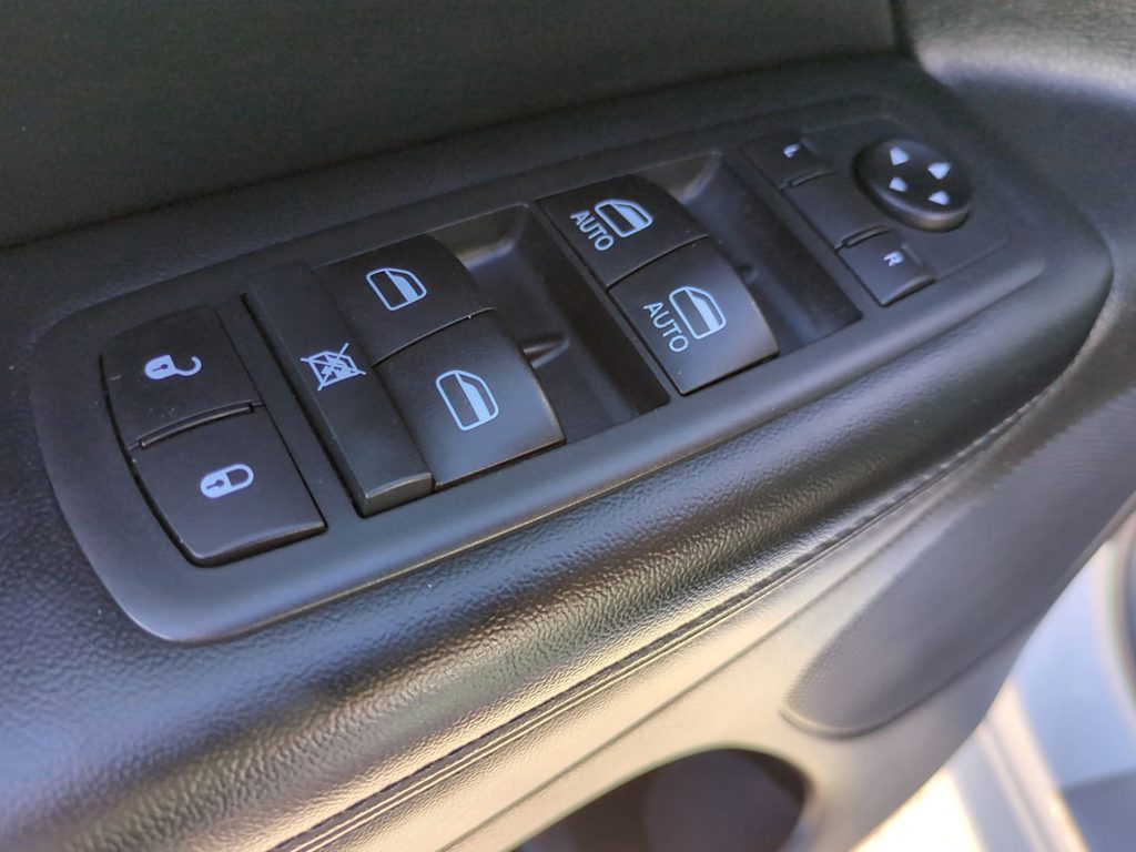 2020 Jeep Grand Cherokee Laredo 31