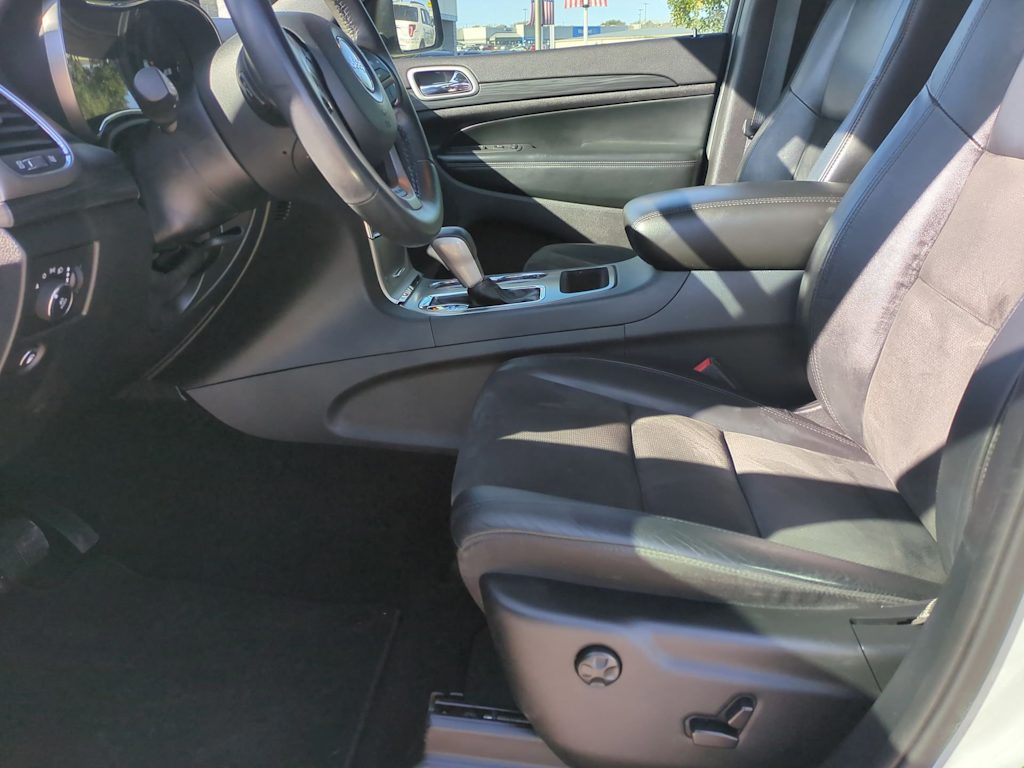 2020 Jeep Grand Cherokee Laredo 11