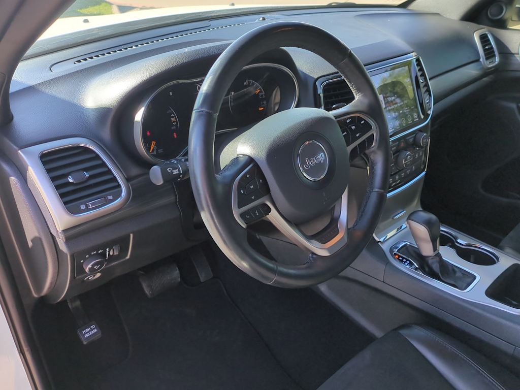 2020 Jeep Grand Cherokee Laredo 2