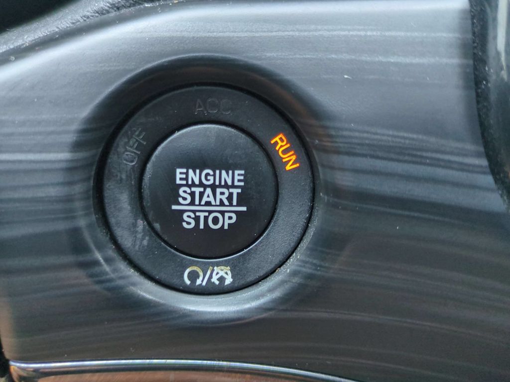 Thumbnail: 2021 Jeep Grand Cherokee - 24