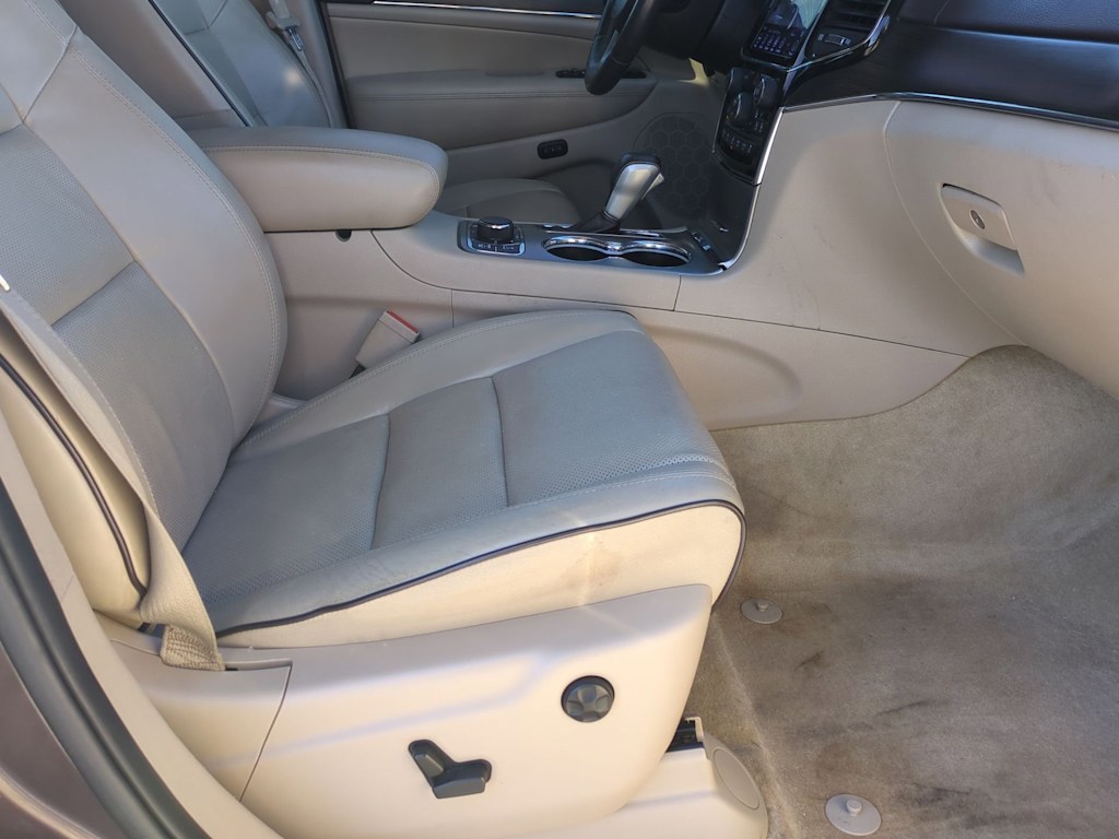 Thumbnail: 2019 Jeep Grand Cherokee - 12