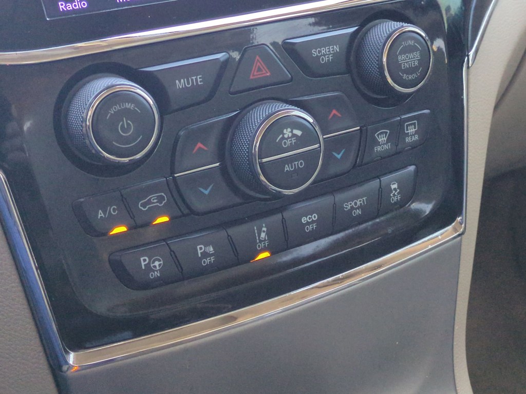 Thumbnail: 2019 Jeep Grand Cherokee - 28