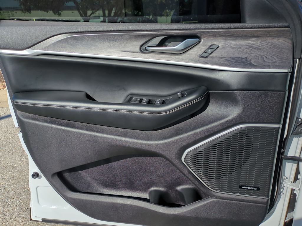 Thumbnail: 2023 Jeep Grand Cherokee L - 29