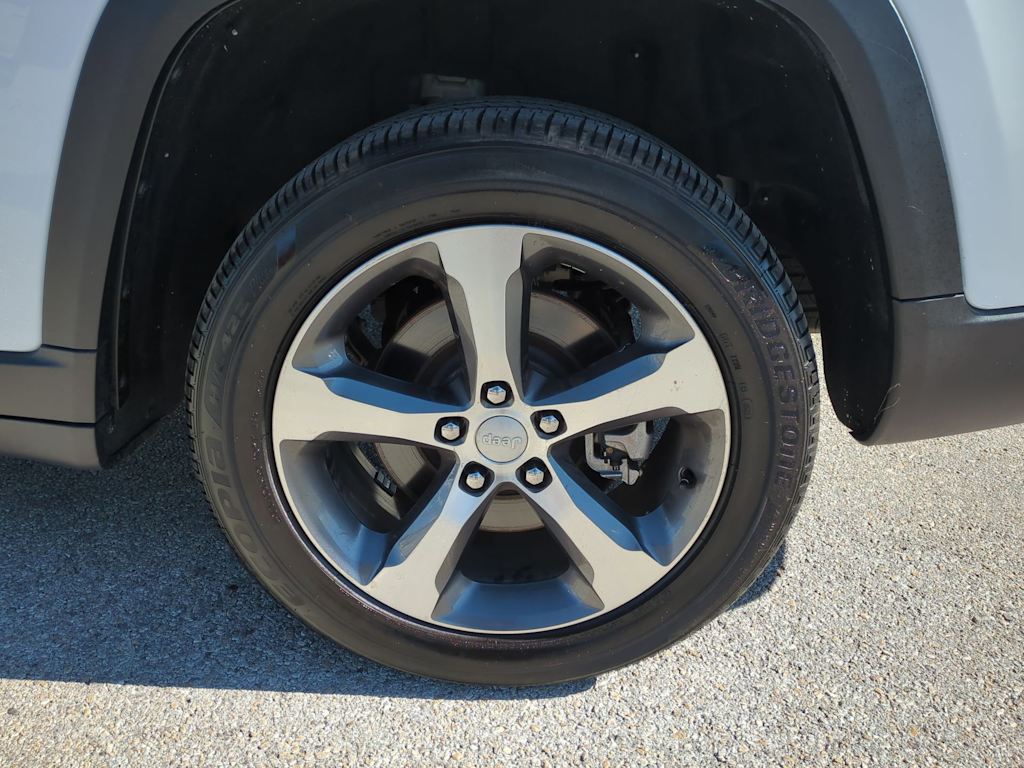 Thumbnail: 2023 Jeep Grand Cherokee L - 8