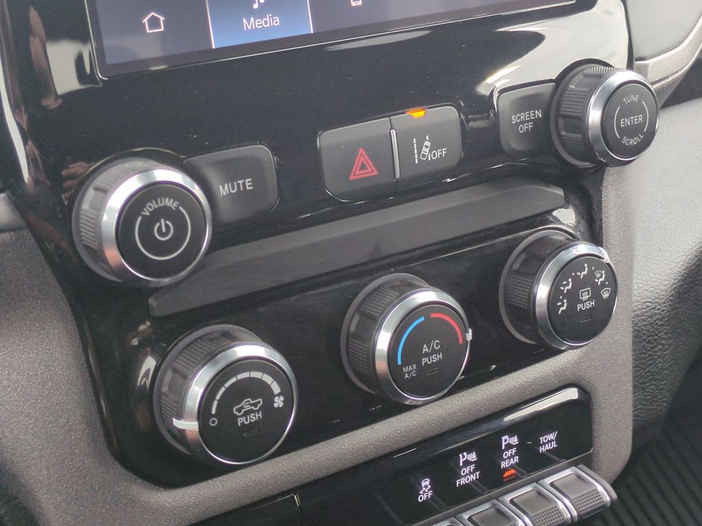 Thumbnail: 2025 RAM 1500 - 23
