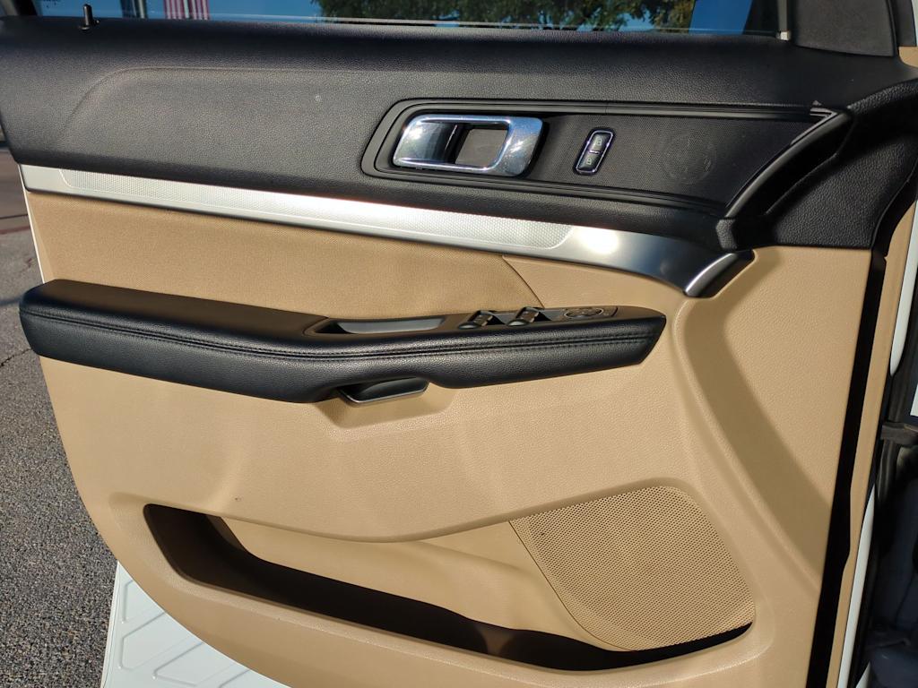 Thumbnail: 2017 Ford Explorer - 28