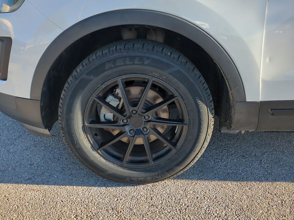 Thumbnail: 2017 Ford Explorer - 8