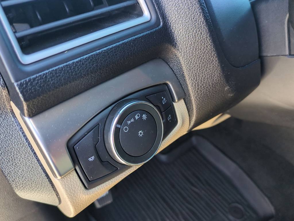 Thumbnail: 2017 Ford Explorer - 32