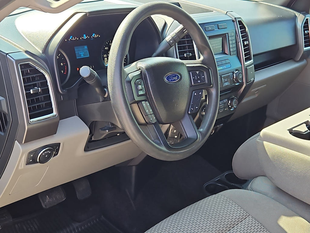 2016 Ford F-150 XLT 2