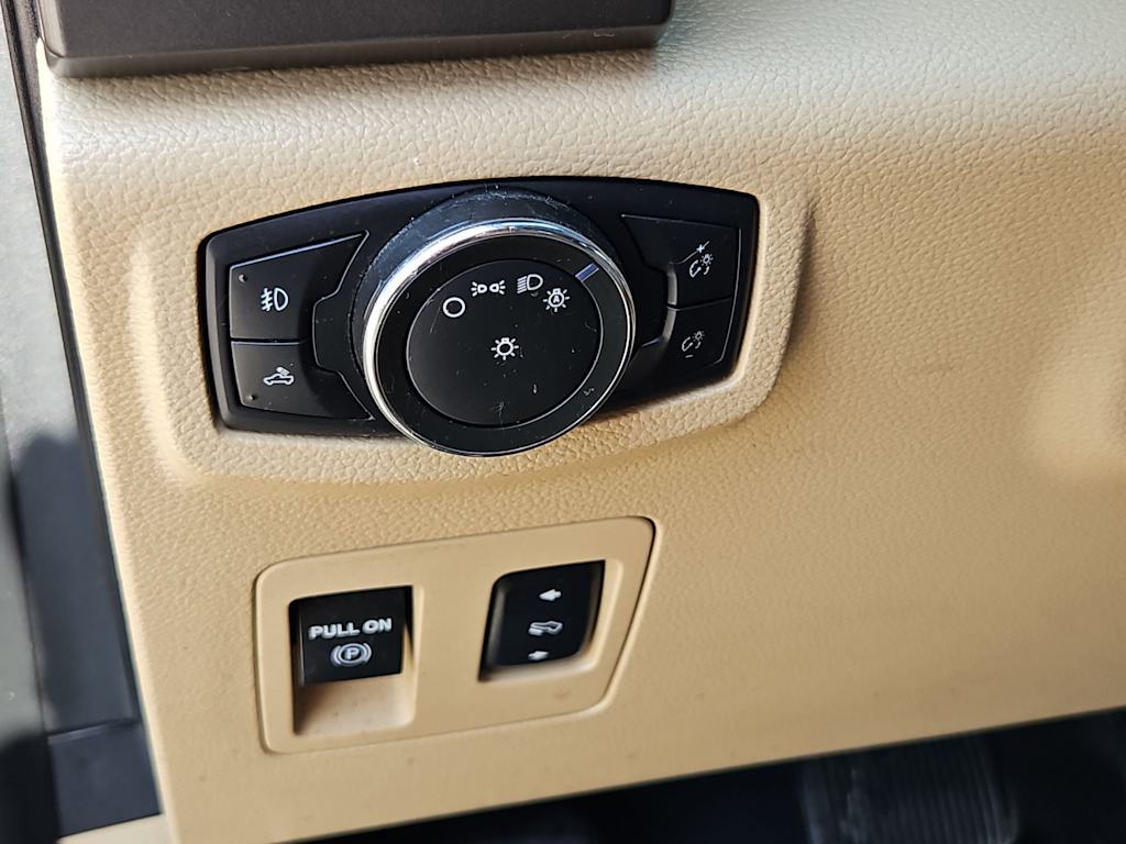 2016 Ford F-150 XLT 26