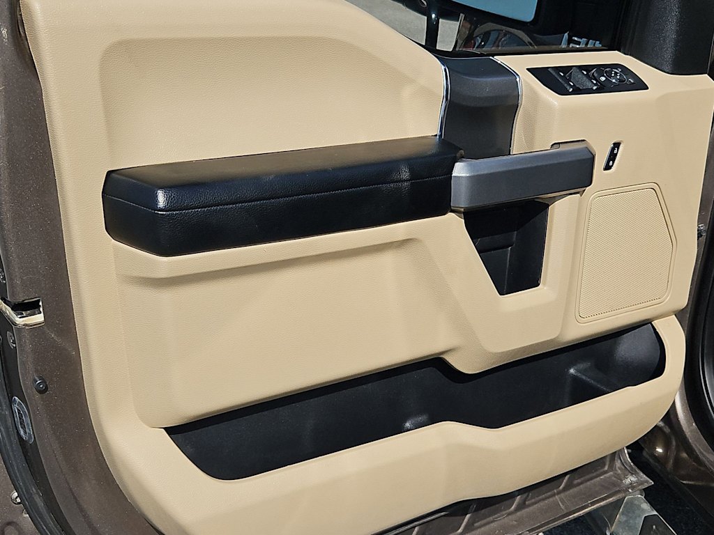 2016 Ford F-150 XLT 28