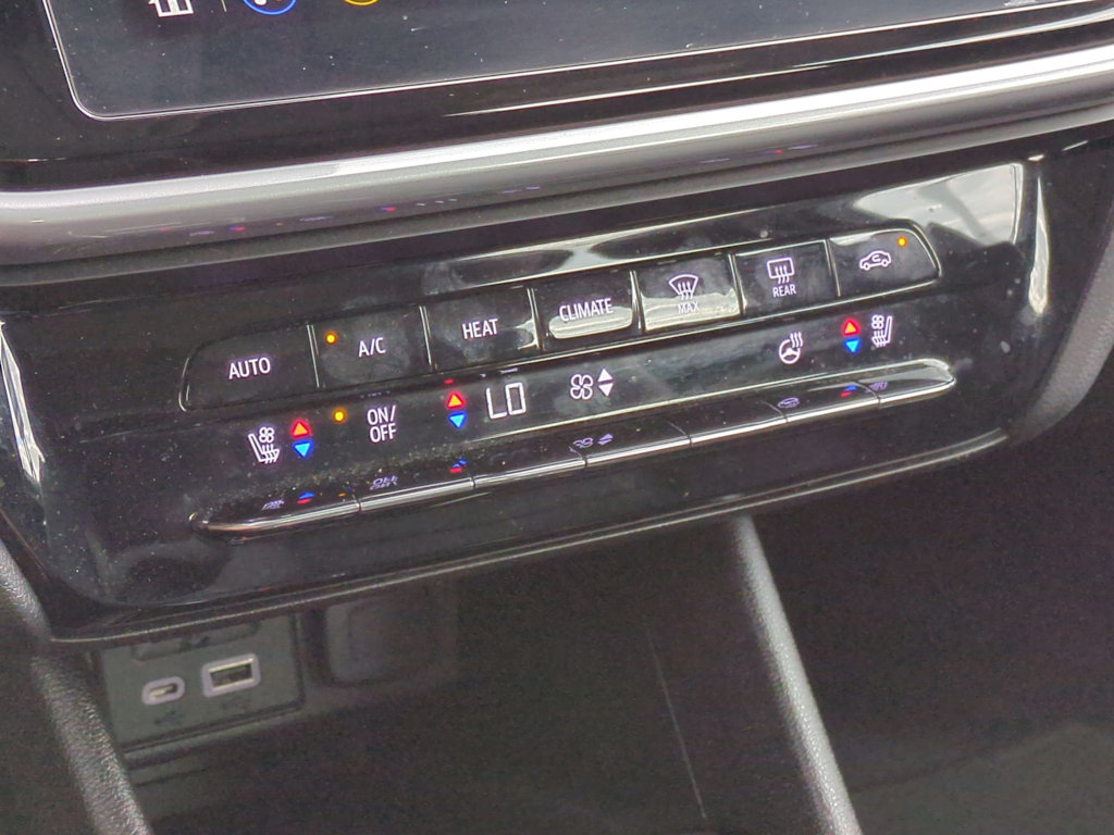 2023 Chevrolet Bolt EUV Premier 27
