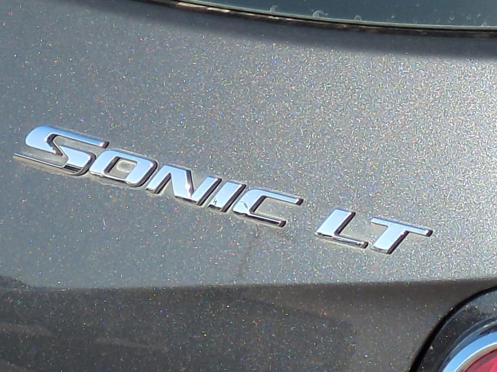 2015 Chevrolet Sonic LT 29
