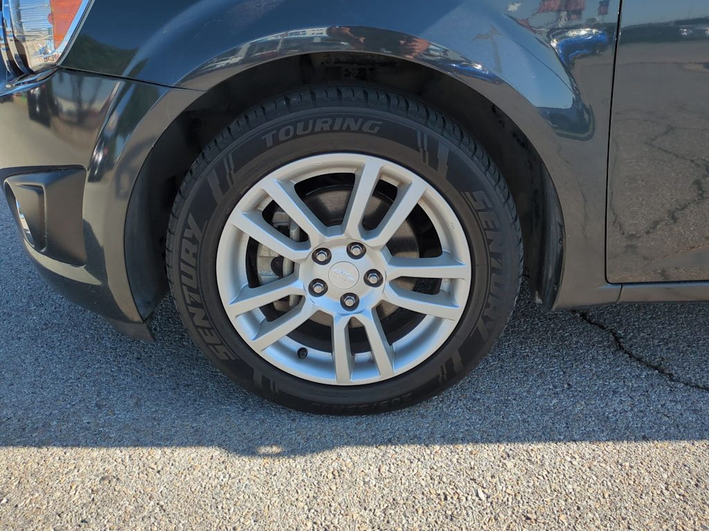 2015 Chevrolet Sonic LT 8