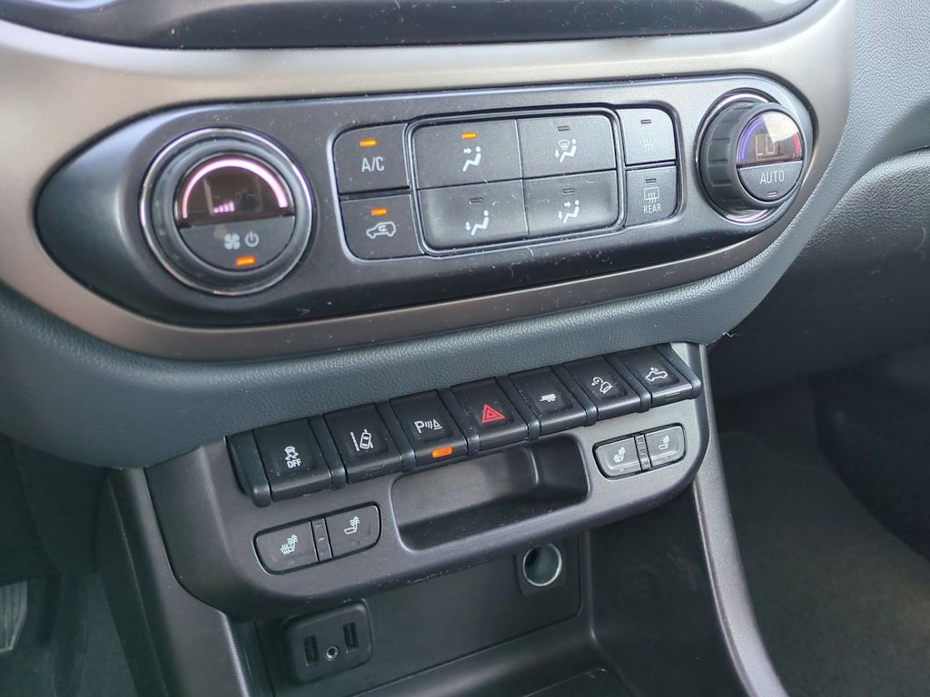Thumbnail: 2021 Chevrolet Colorado - 25