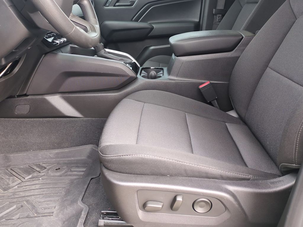 Thumbnail: 2024 Chevrolet Colorado - 29