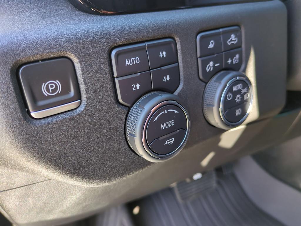 Thumbnail: 2023 Chevrolet Silverado 1500 - 35