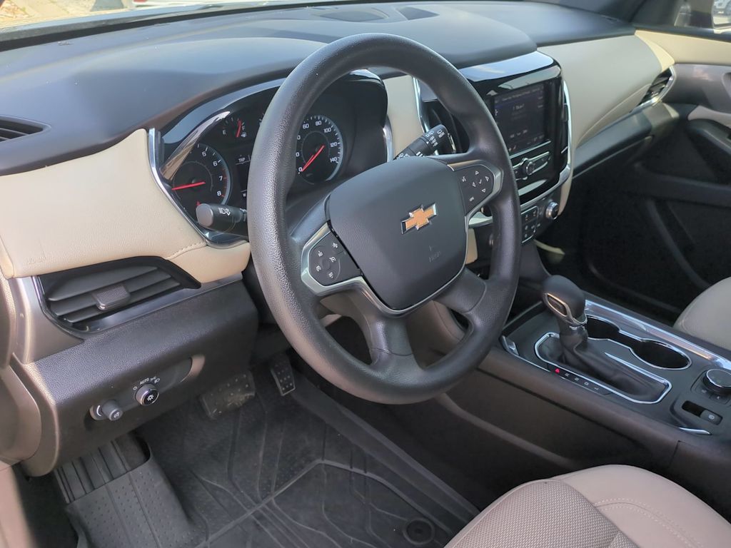 Thumbnail: 2023 Chevrolet Traverse - 2