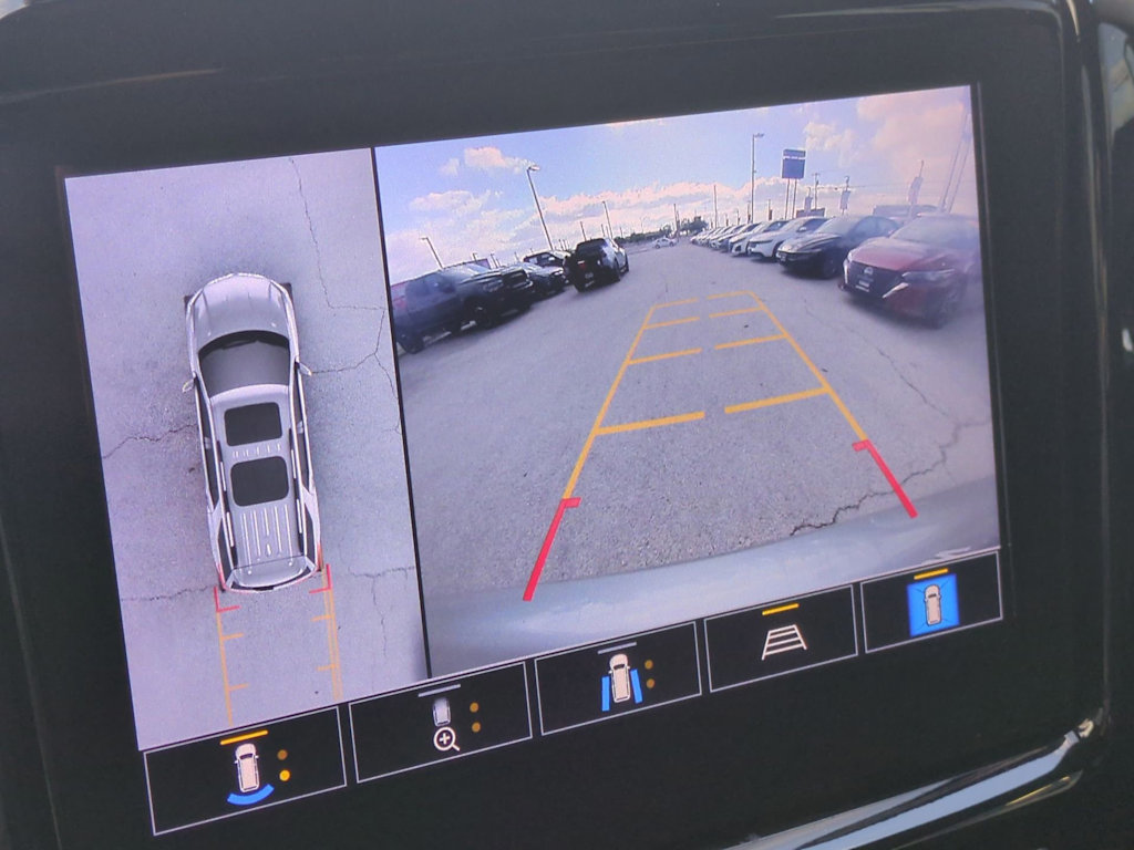 Thumbnail: 2023 Chevrolet Traverse - 24