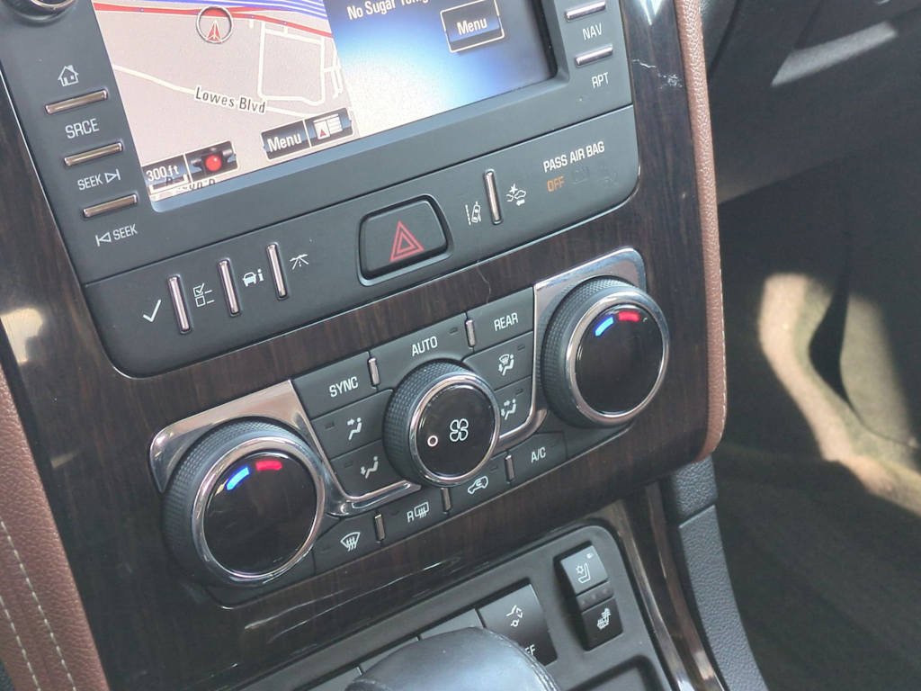 Thumbnail: 2017 Chevrolet Traverse - 26