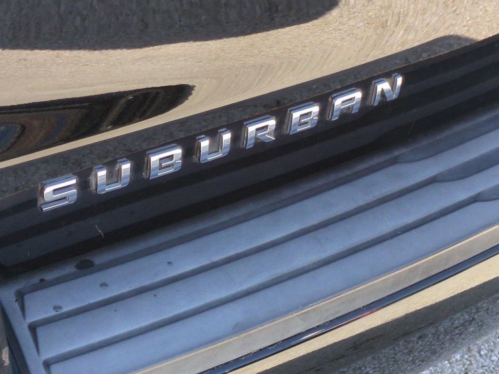 2019 Chevrolet Suburban 1500 LS 31