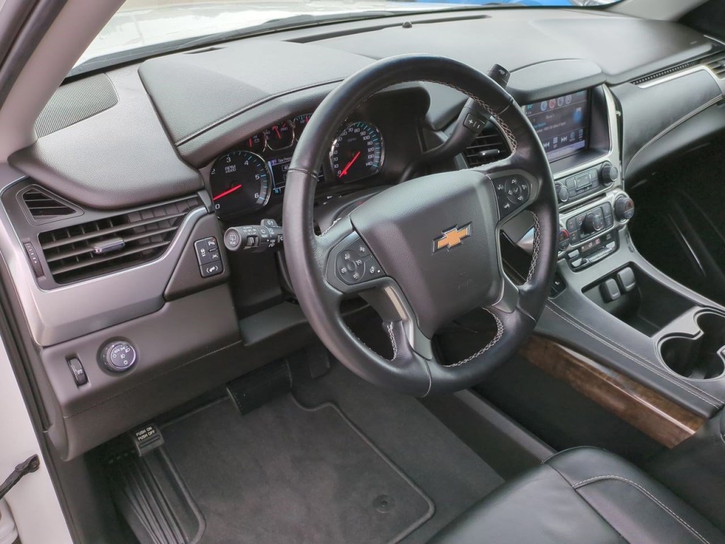 2019 Chevrolet Suburban 1500 LT 2