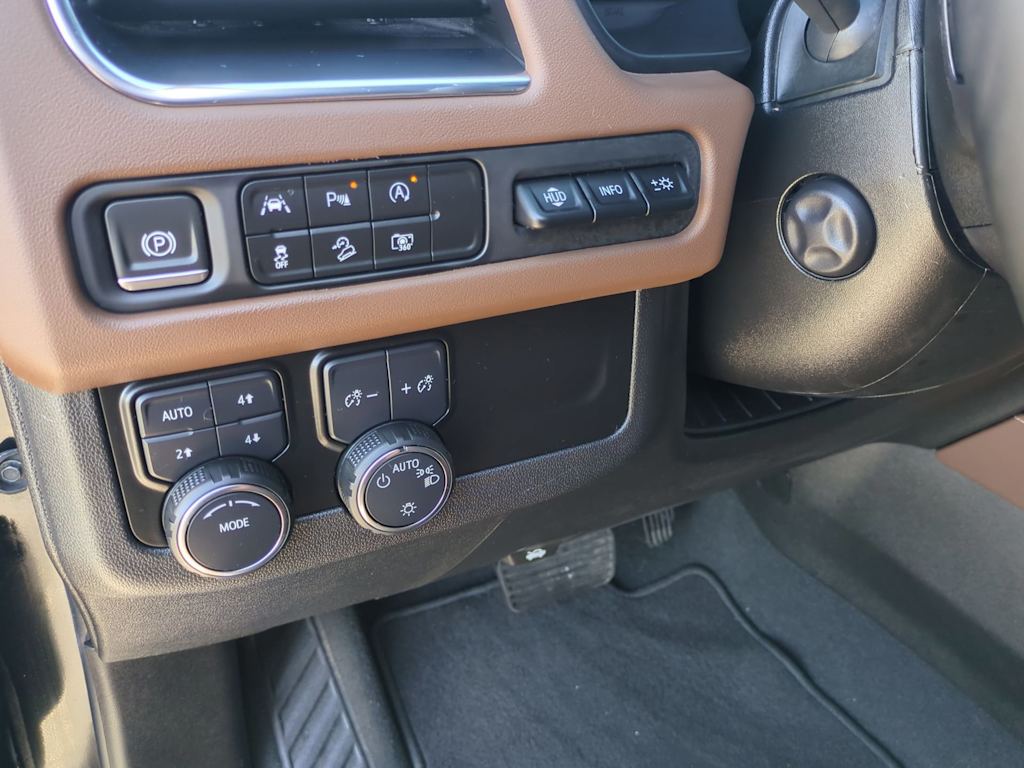 Thumbnail: 2023 Chevrolet Suburban - 35