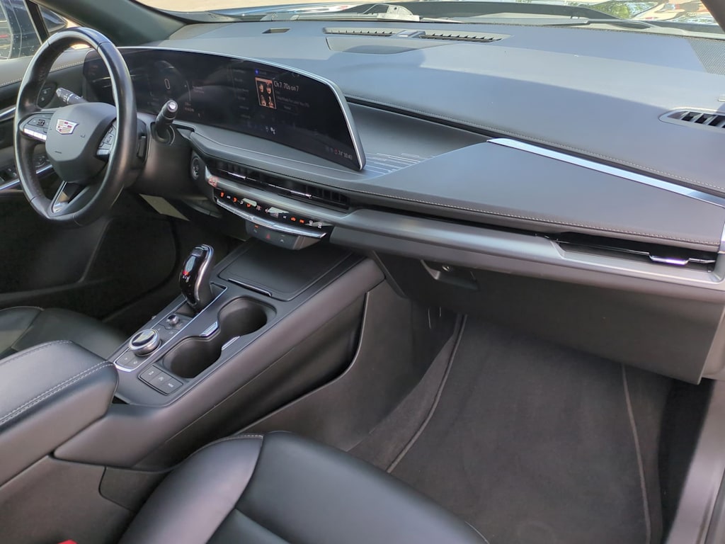 Thumbnail: 2024 Cadillac XT4 - 14