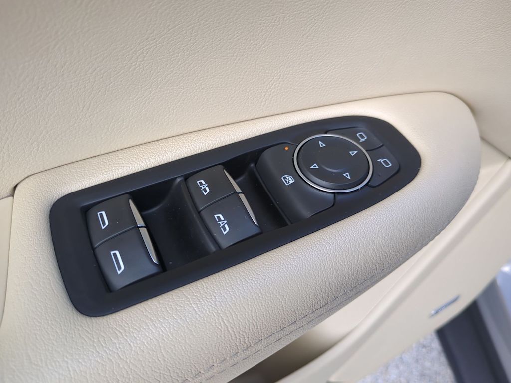 Thumbnail: 2018 Cadillac XT5 - 30