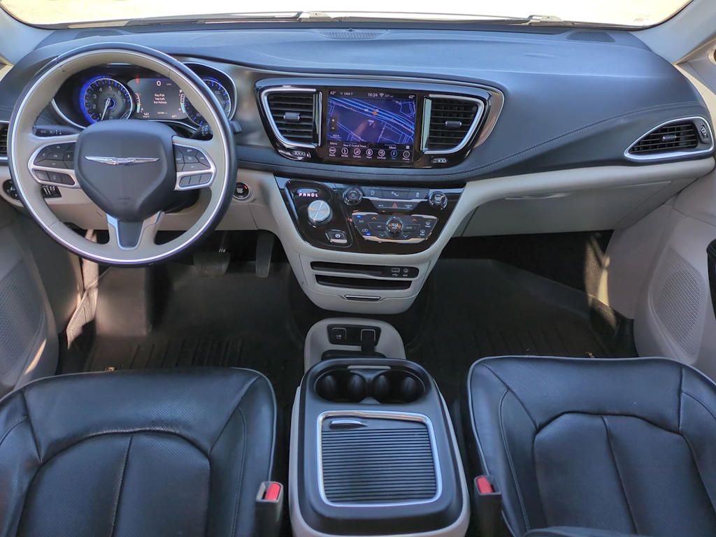 Thumbnail: 2018 Chrysler Pacifica - 10