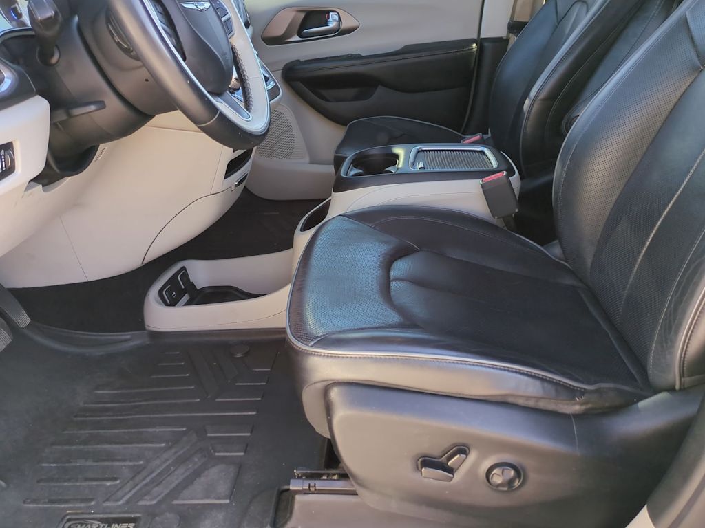 Thumbnail: 2018 Chrysler Pacifica - 11