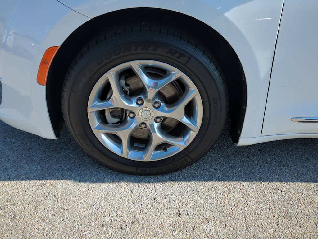 Thumbnail: 2018 Chrysler Pacifica - 8